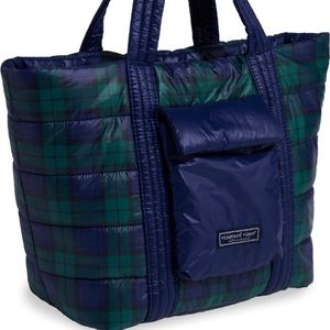 Brand new reversible vineyard vines tote, still in packaging!